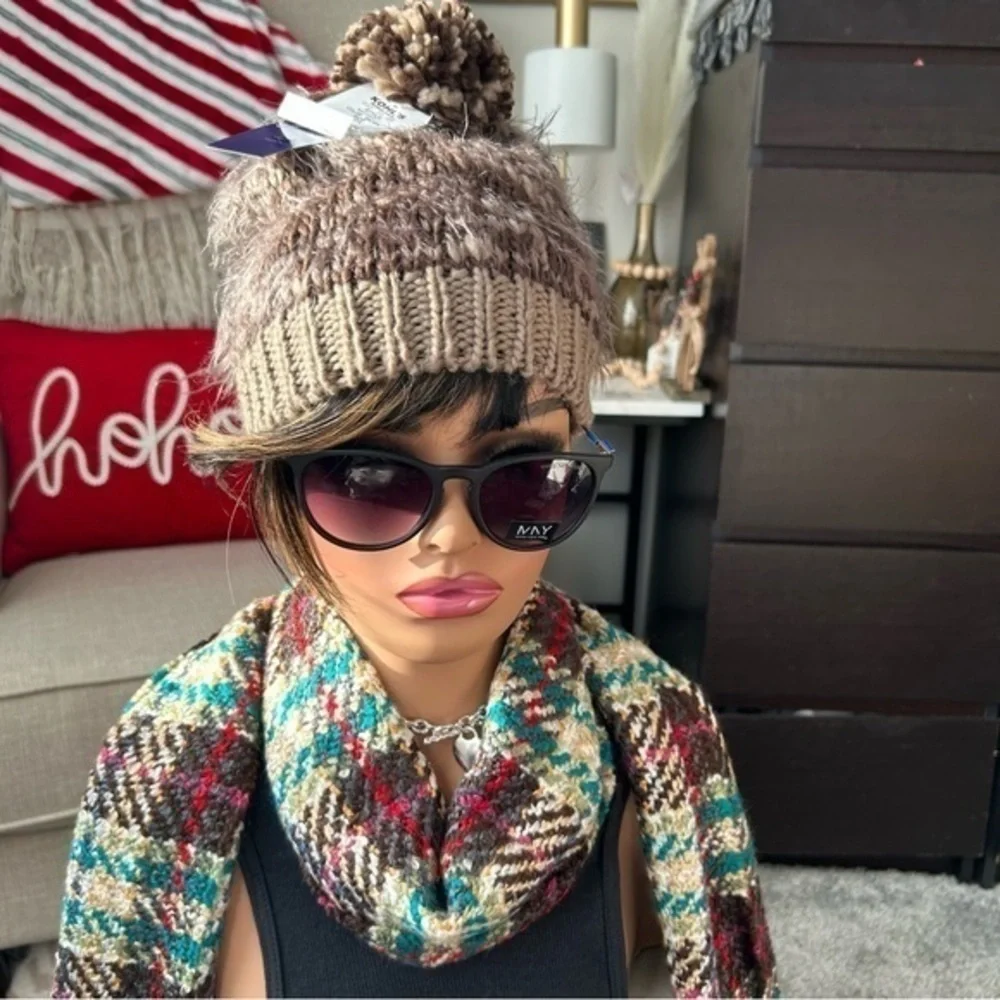 ❄️NWT Madden Girl Soft knit warm beanie Pom Pom hat Cold Weather ❄️